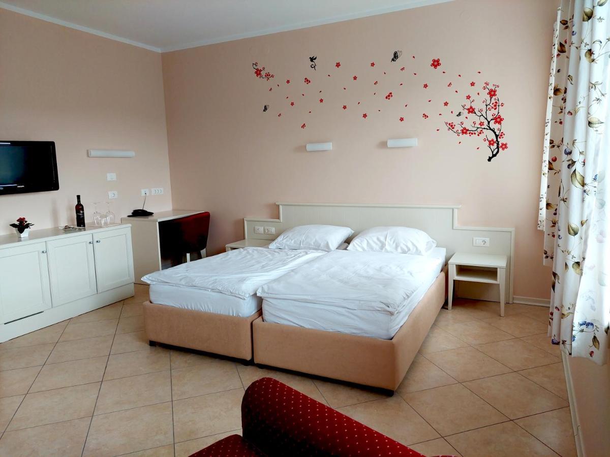Hotel Kozana Dobrovo Zewnętrze zdjęcie