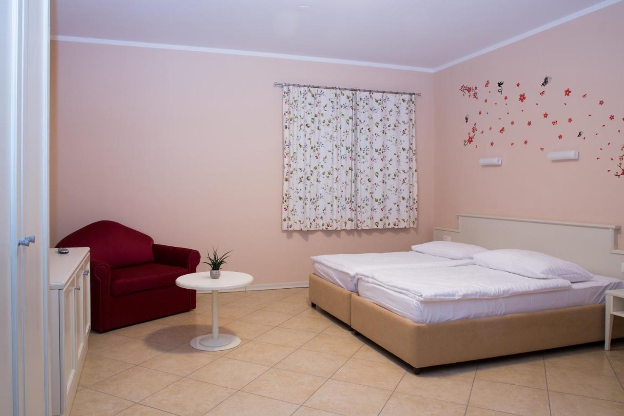 Hotel Kozana Dobrovo Zewnętrze zdjęcie