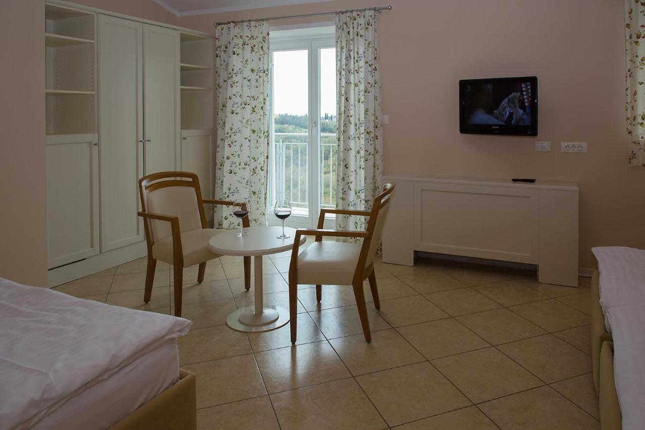 Hotel Kozana Dobrovo Zewnętrze zdjęcie