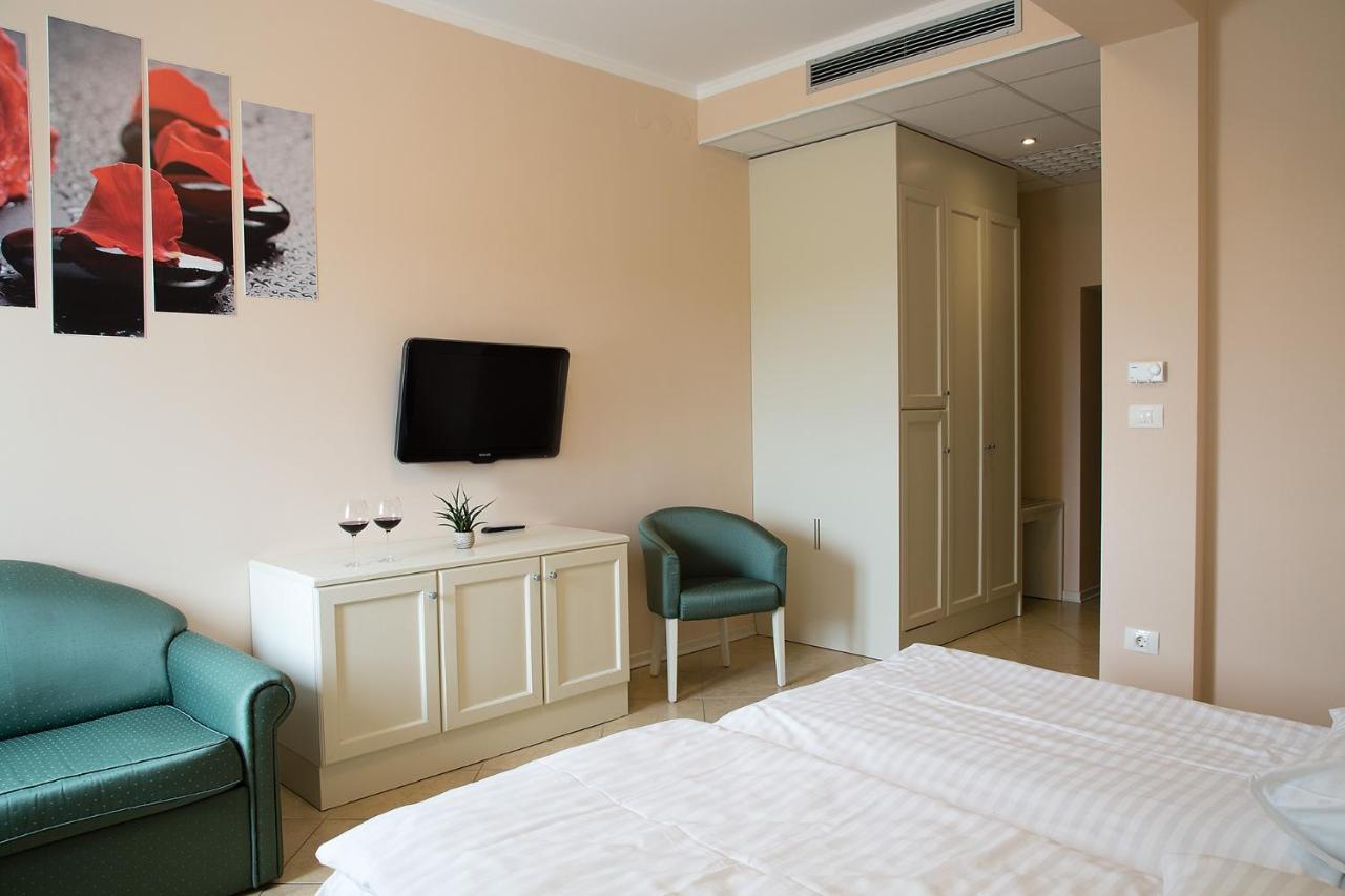 Hotel Kozana Dobrovo Zewnętrze zdjęcie