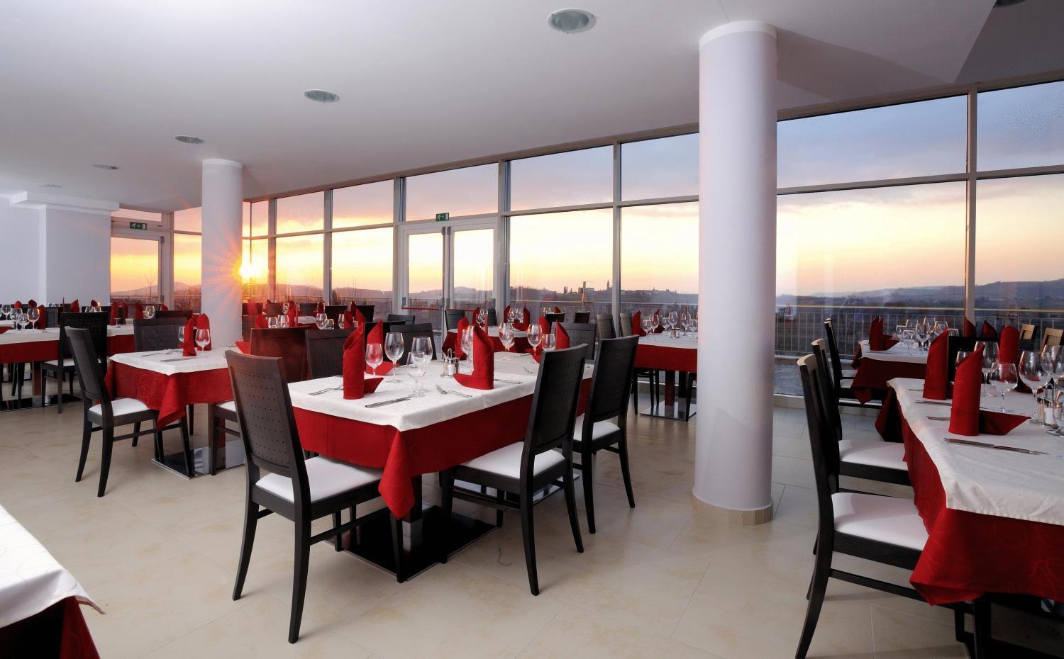 Hotel Kozana Dobrovo Zewnętrze zdjęcie