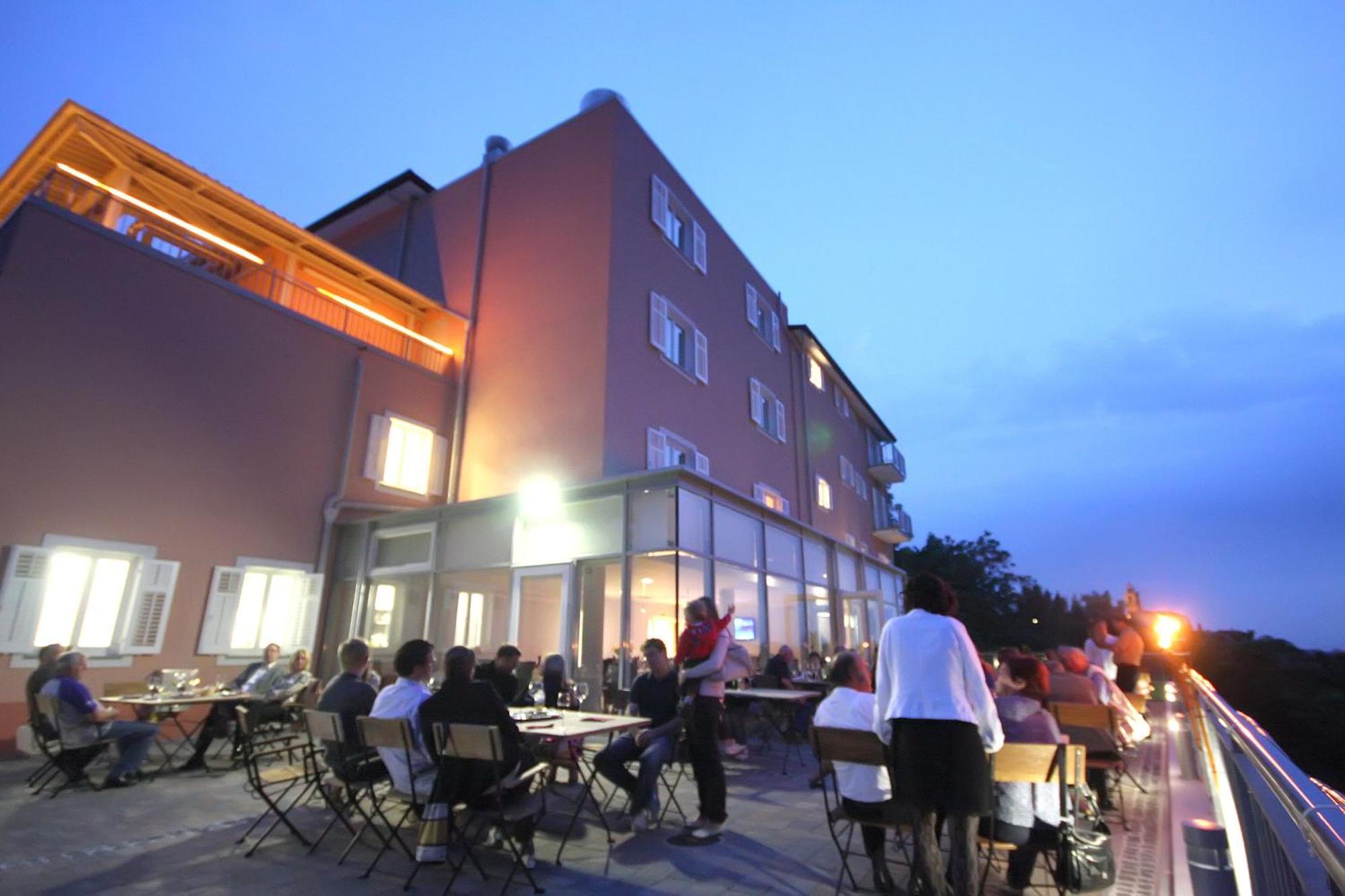 Hotel Kozana Dobrovo Zewnętrze zdjęcie